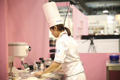cake designer hk hong kong provides customized wedding cake